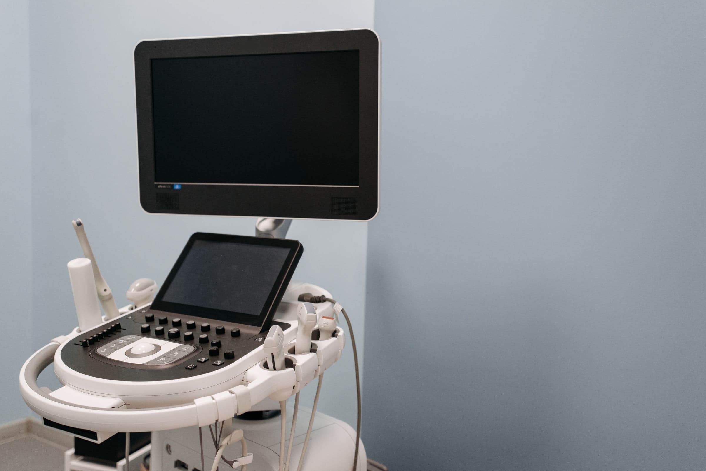 Ultraschallgerät im Diagnostikraum der urologischen Praxis Dr. Vaupel